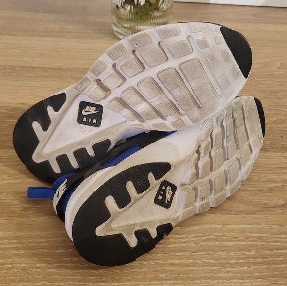 Nike Huracanache Blue Athletic Sneakers - Picture 9 of 10